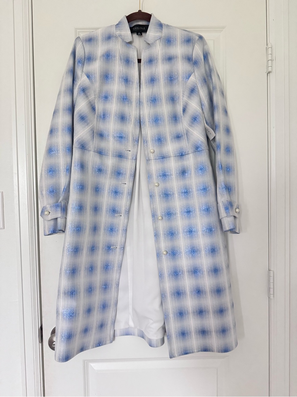 Brand new blue and white trench coat with pearl buttons. New with tags - Picture 2 of 8